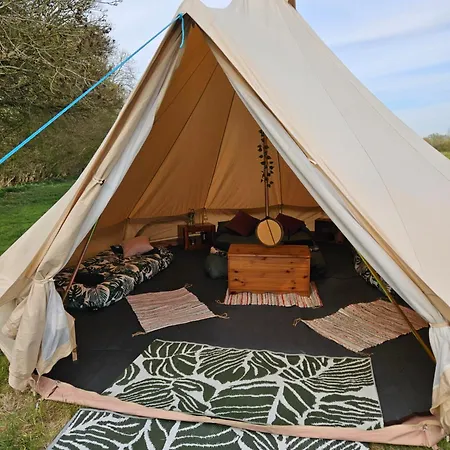 Luxury tent Readers Field Glamping *