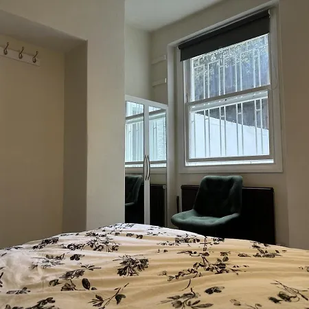 Modern Banker's Flat In Fulham * 伦敦