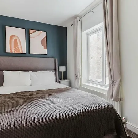 Westfield Shopping, 2 Min Apartment