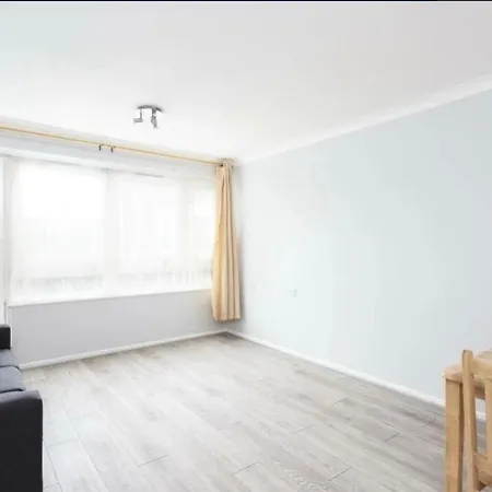 Modern Spacious 1 Bed Flat Westfield Shepherds Bush Free Wifi Apartment London