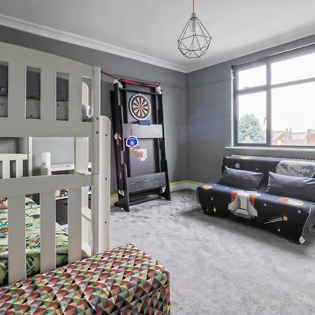 Modern Family With Garden And Parking In Kensal