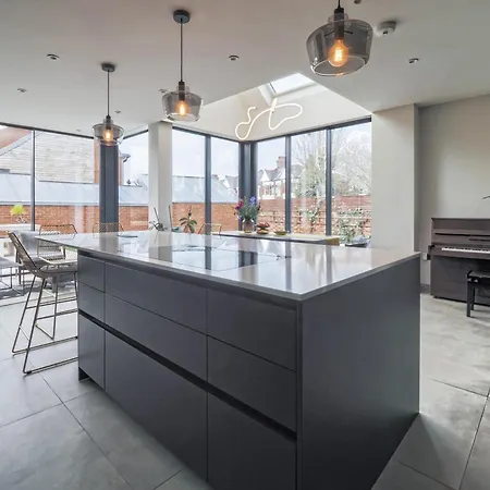 Holiday home Modern Family With Garden And Parking In Kensal
