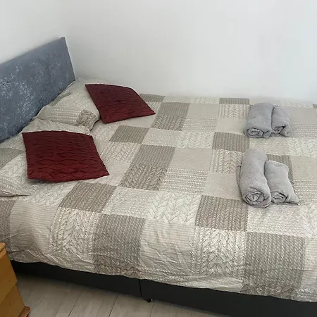 Apartment Renovated 4 Bed Flat In Islington London