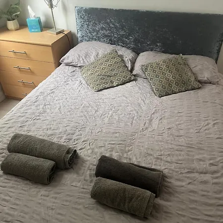 Renovated 4 Bed Flat In Islington London