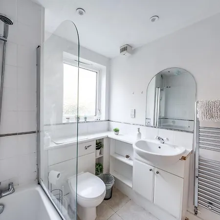 Canary Wharf O2 Excel Flat With Parking & Balcony Apartment London