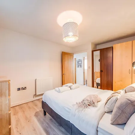 Canary Wharf O2 Excel Flat With Parking & Balcony