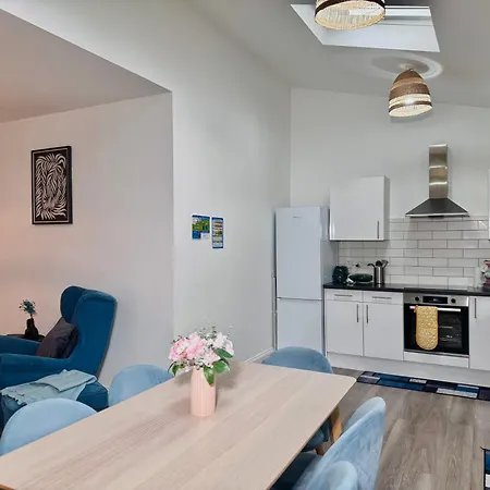 Apartment Cosy 1-bed Flat 30min To & Parking *