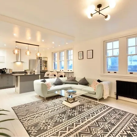 3 X Bedroom Riverside Flat With Hot Tub On Roof Terrace * London