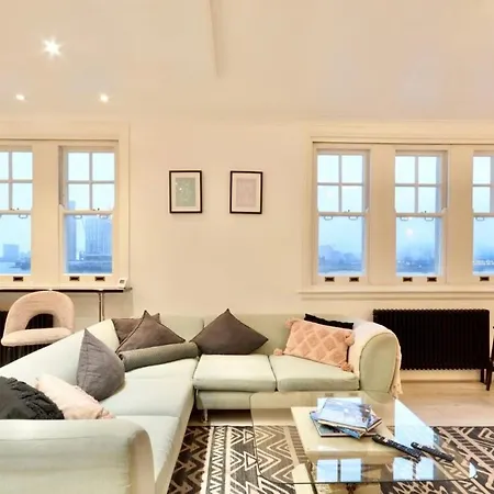 3 X Bedroom Riverside Flat With Hot Tub On Roof Terrace Apartment