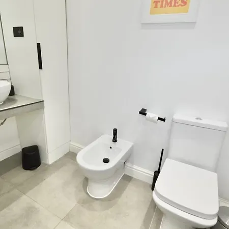 Apartment 3 X Bedroom Riverside Flat With Hot Tub On Roof Terrace