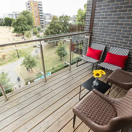 Stylish 3 Bed Near Downtown & Free Parking *