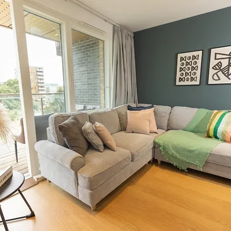 Apartment Stylish 3 Bed Near Downtown & Free Parking
