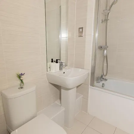 Apartment Stylish 3 Bed Near Downtown & Free Parking *