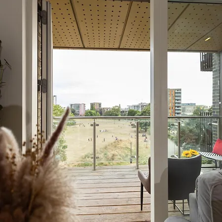 Stylish 3 Bed Near Downtown & Free Parking