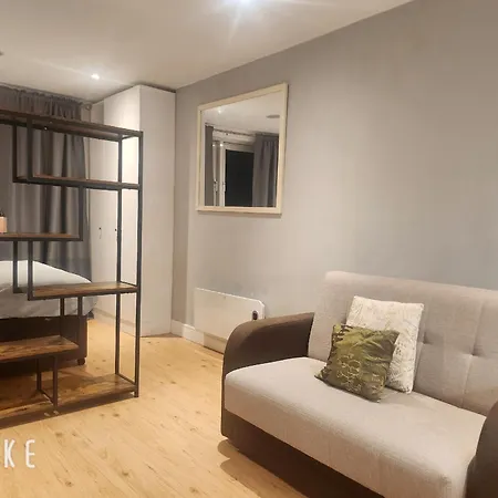 Chelsea In London--24 Gym Apartment London