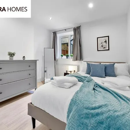 Urban Hideaway, Private Garden, 2 Mins To Station London