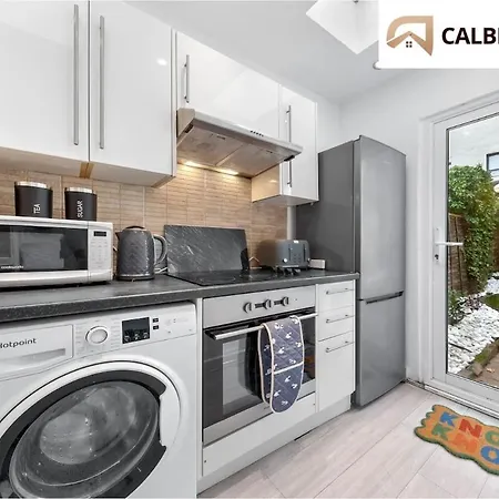 Urban Hideaway, Private Garden, 2 Mins To Station