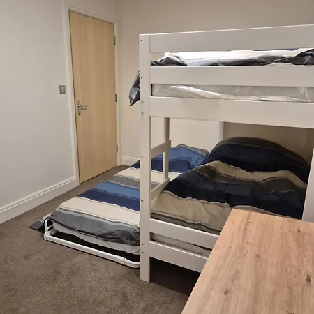 Apartment Chatworths Court *