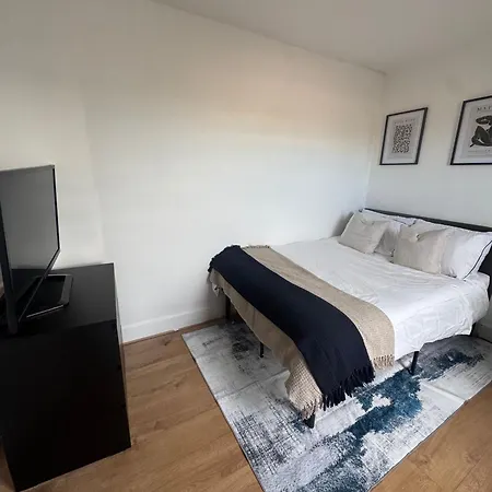 Modern 2-Bed Apartment, 8Min To Stratford Station, Sleeps 6