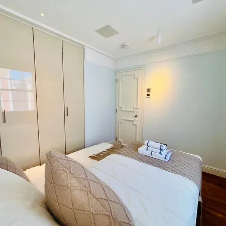 Holiday home Elegant And Modern 3-bedroom Victorian House In Westminster, London