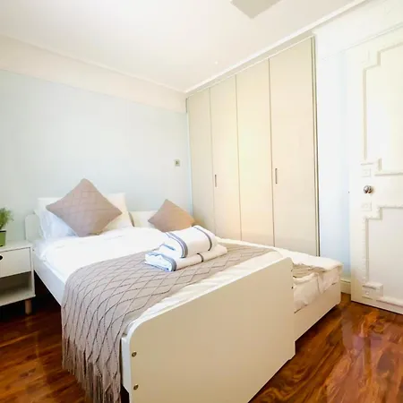 Elegant And Modern 3-bedroom Victorian House In Westminster, Holiday home London