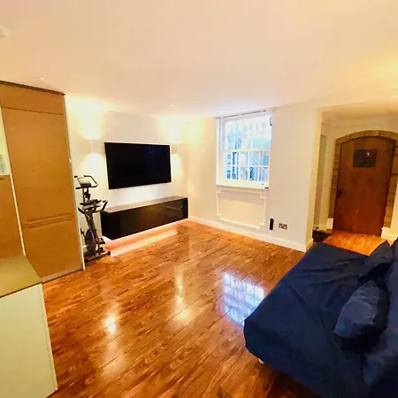 Elegant And Modern 3-bedroom Victorian House In Westminster, *