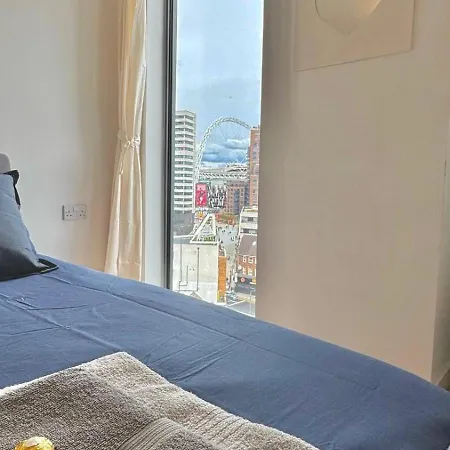 Stylish 2-bed Flat With Parking Apartment