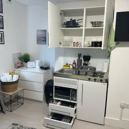 Bright Apt, Great Connection 2b * London