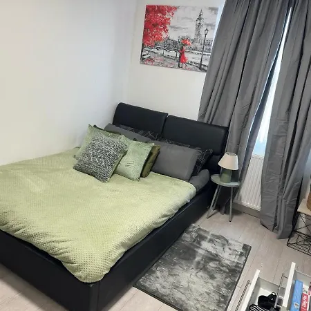 Apartment Bright Apt, Great Connection 2b *