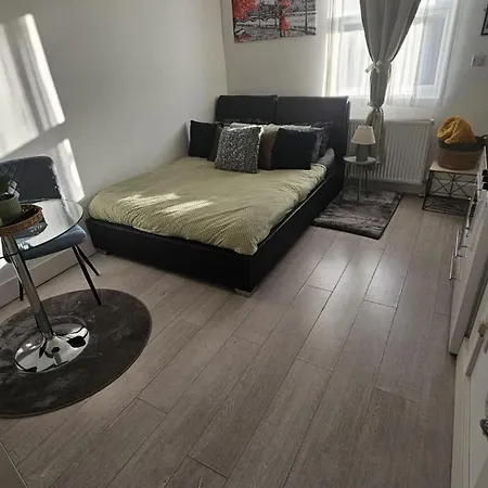Apartment Bright Apt, Great Connection 2b *