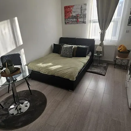 Bright Apt, Great Connection 2b Apartment *