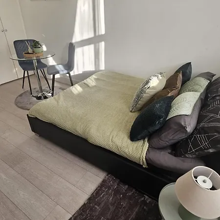 Bright Apt, Great Connection 2b Apartment London