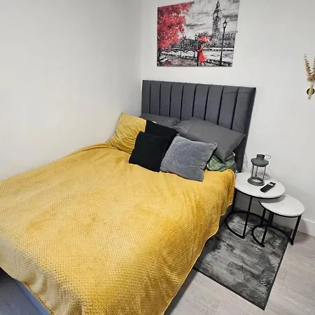 Apartment Spacious With Separate The Kitchen 4a