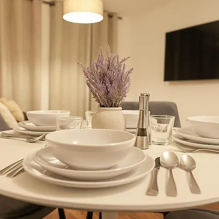 Charming 2 Bedroom Flat In The Heart Of London, 2 Mins To Trafalgar Square!