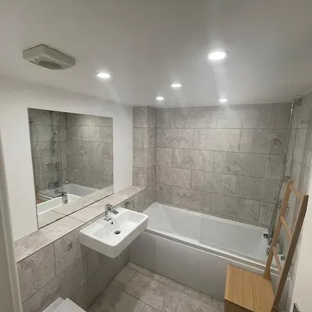 Tower Bridge King Bed En-suite With Parking And Balcony 런던