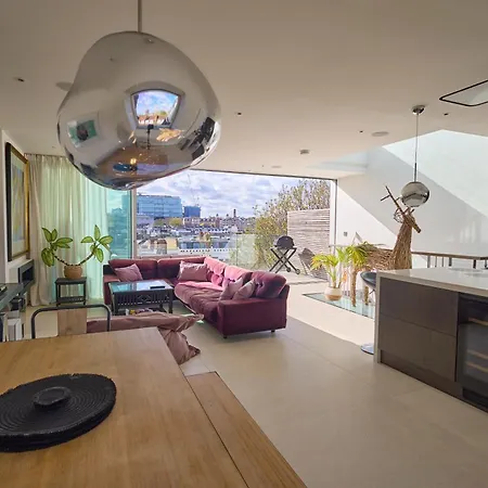 Modern Penthouse With Balcony & Views