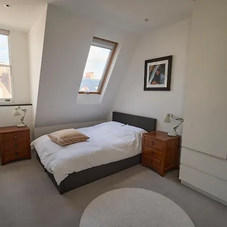 Modern Penthouse With Balcony & Views Apartment
