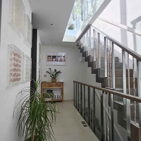 Apartment Modern Penthouse With Balcony & Views