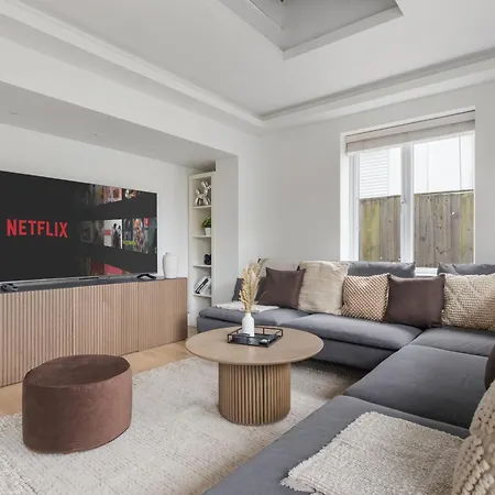 Stunning 3bd With Garden & Free Parking Apartment *