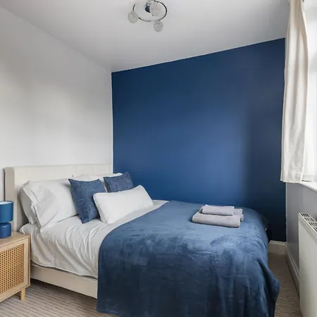 Apartment Stunning 3bd With Garden & Free Parking *