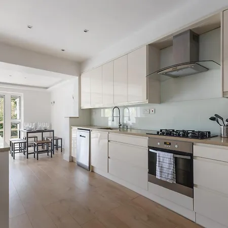 Stunning 3bd With Garden & Free Parking Apartment