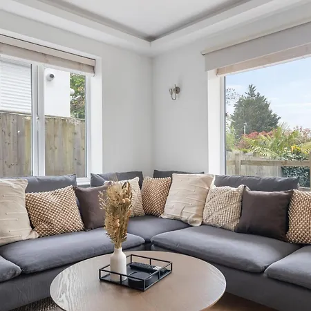 Stunning 3bd With Garden & Free Parking *