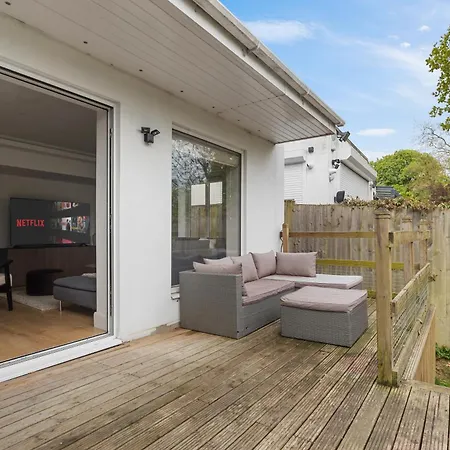 Apartment Stunning 3bd With Garden & Free Parking