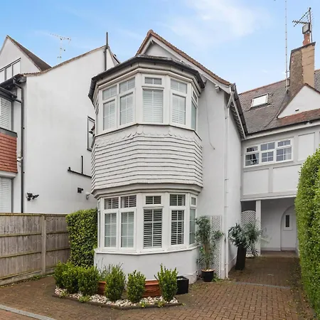 Stunning 3bd With Garden & Free Parking Apartment *