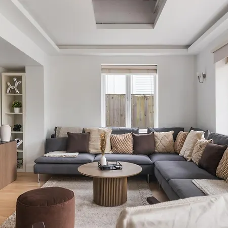 Stunning 3bd With Garden & Free Parking *