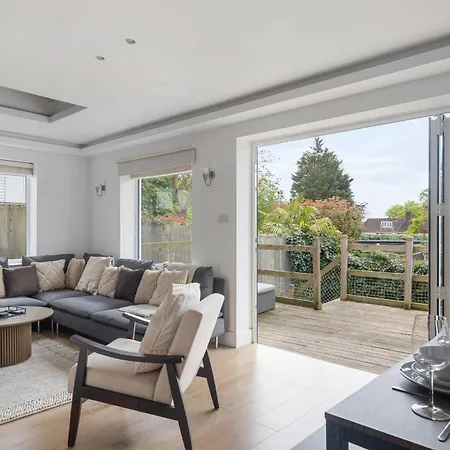 Stunning 3bd With Garden & Free Parking