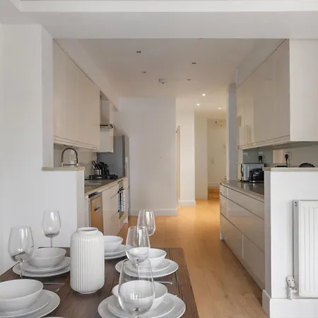 Stunning 3bd With Garden & Free Parking Apartment