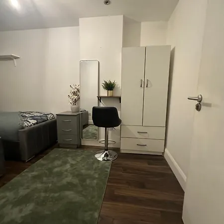Luxury 2 Bed In Kingscross, St Pancras! With Parking Apartment *
