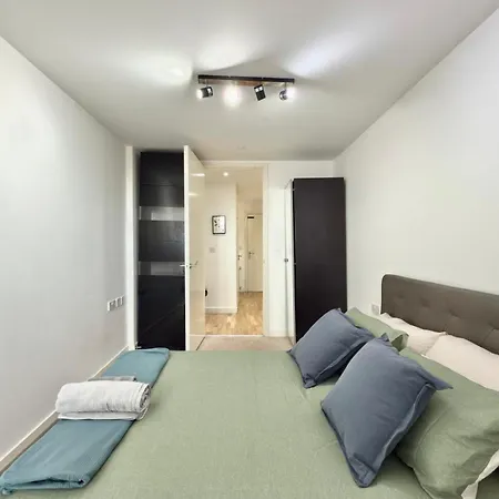 Stylish 2-bed Flat With Parking * London