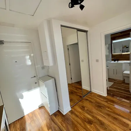 Apartment Cosy 1 Bedroom Flat Near Heathrow With Parking